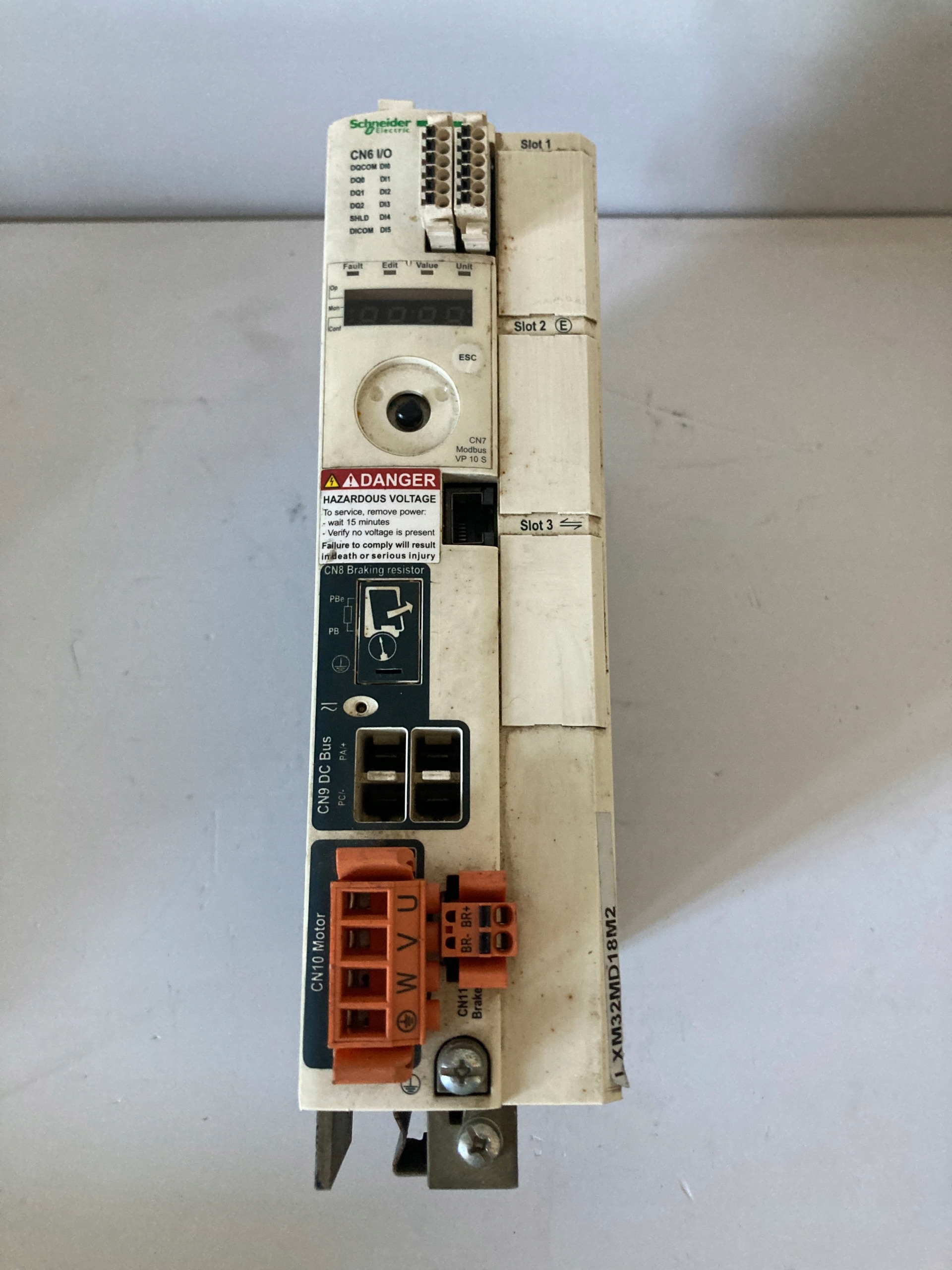 LXM32MD18M2 Schneider Electric, Power Supplies & Controllers